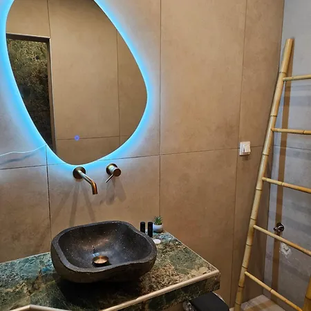 Ocean Deluxe Apartment *